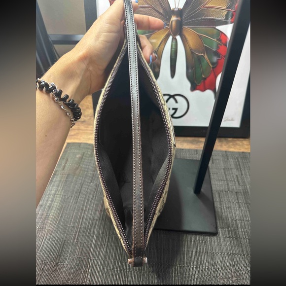 EUC Vintage Gucci Boat Pochette Bag - Amazing Condition!!! Includes COA - Picture 10 of 16